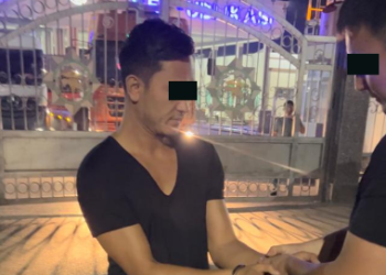 Вебкам-студия уюштуруучу делген Даниель Ажиев кармалды. Ал өлкөдөн качууга аракет кылган