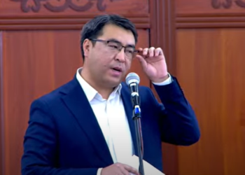 «Кетсин». Депутат Конституциялык сот Жогорку Кеңеш үчүн абдан кооптуу чечим чыгарганын айтты