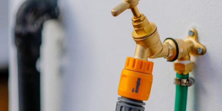 Бишкекте 100дөй объектте суу берүү токтотулду