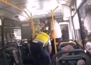 Патрулдук милиция кызматкерине баш ийбей койгон автобустун айдоочусу 20 миң 500 сомдук айыпка жыгылды