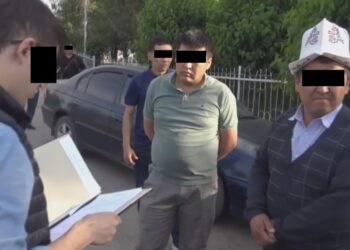 Ноокаттагы «Кадастр» мекемесинин бөлүм башчысы менен жетектөөчү адиси кармалды