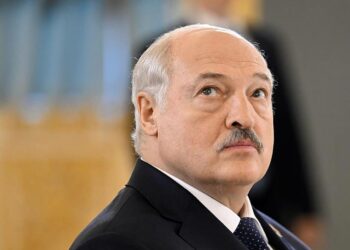 Лукашенко: «Кыргызстан бутуна туруп келе жатат»