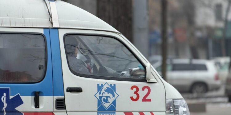 Бишкекте эркек киши суусу жок каналга түшүп кеткен