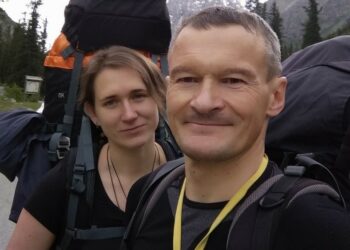 «Каза болушу мүмкүн». Жеңиш чокусунда альпинисттердин тобу дайынсыз жоголду