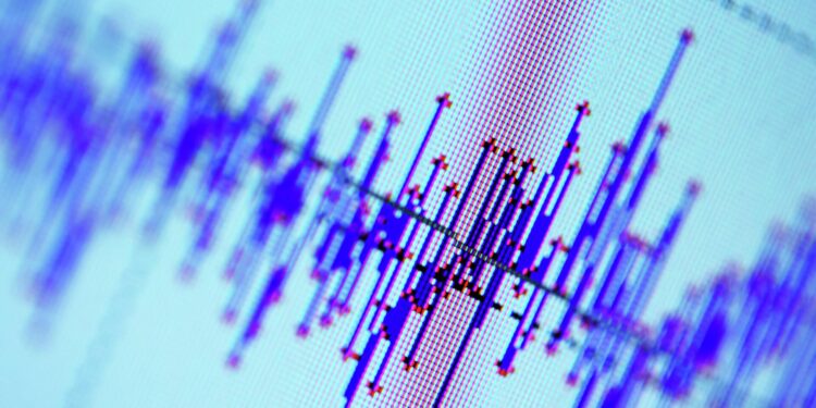 Түркияда күчү 5,5 баллга жеткен жер титирөө болду