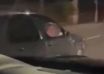 Унаанын терезесинен жамбашын көрсөткөн кыздын видеосу тарады