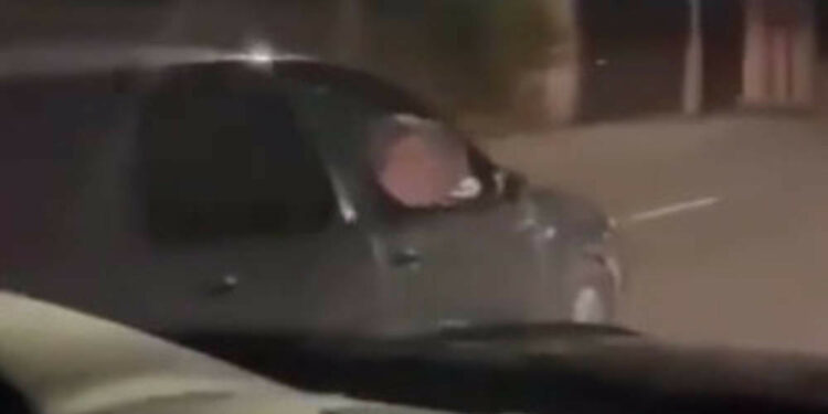 Унаанын терезесинен жамбашын көрсөткөн кыздын видеосу тарады