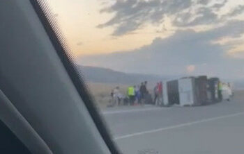 Бишкек—Нарын—Торугарт жолунда кичи автобус оодарылып калган. Жабыркагандар бар