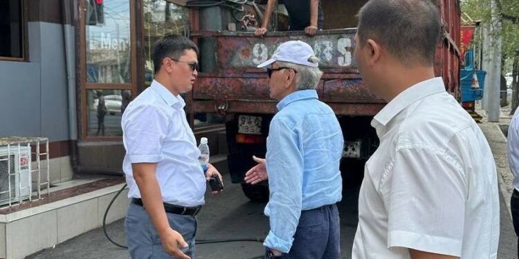 Мурдагы мэр Иса Өмүркулов Бишкектеги имаратын буздурбоого аракет кылганы айтылды