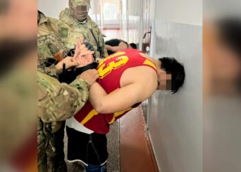 «Ай сайын 15 миң сом бересиң». Опузалап акча талап кылууга эки шектүү кармалды