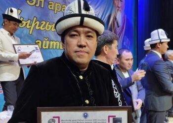 Караколдо өткөн айтышта Азамат Болгонбаев менен Мухтар Ниязов баш байгени алышты