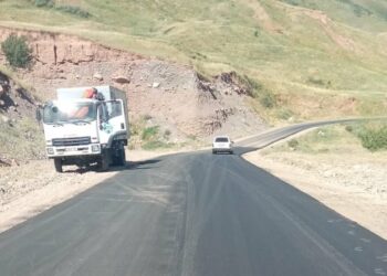 Мырза-Аке — Кара-Кулжа — Алайку жолунун эки чакырымдык тилкесинде асфальт-бетон төшөлдү