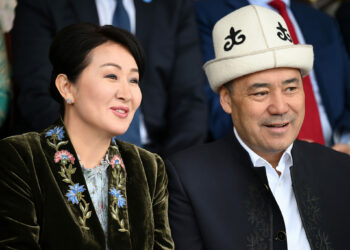 Садыр Жапаров жубайы менен Наадам майрамына катышты (сүрөт)