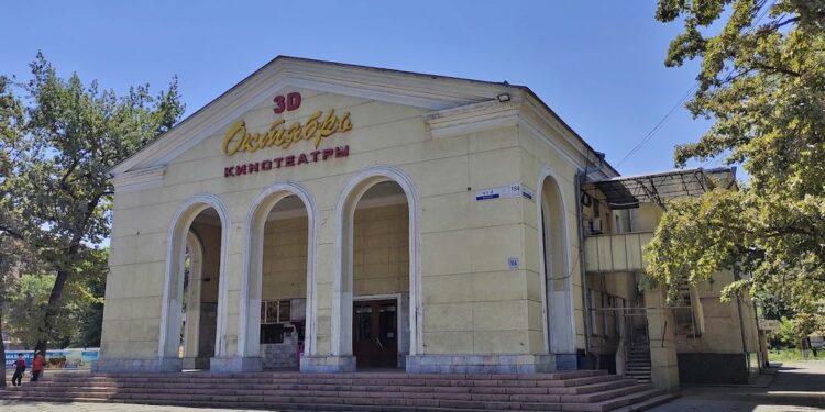 «Октябрь» кинотеатрынын имараты Чүй облустук театрынын карамагына өттү