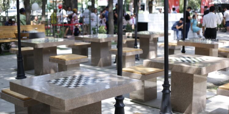 Бишкекте шахмат аллеясы ачылды (сүрөт)