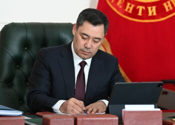 Прокурорлорго бериле турган жөлөк пулдун өлчөмү кыскарды. Мыйзамга кол коюлду