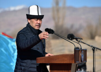 Садыр Жапаров Жалал-Абад жана Ош облустарына жумушчу сапар менен барат