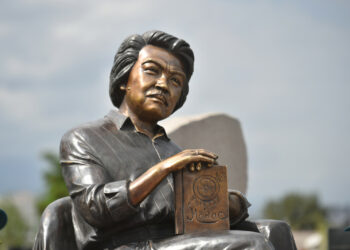 Кинорежиссер Болотбек Шамшиевдин эстелигинин ачылышы болду