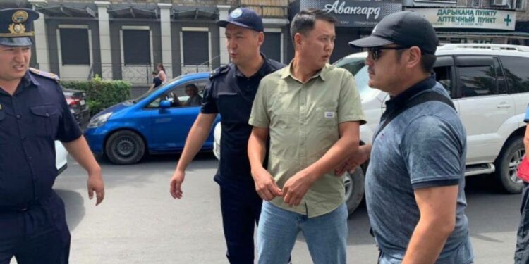 Блогер Улукбек Карыбек уулунун кармалганы маалымдалды