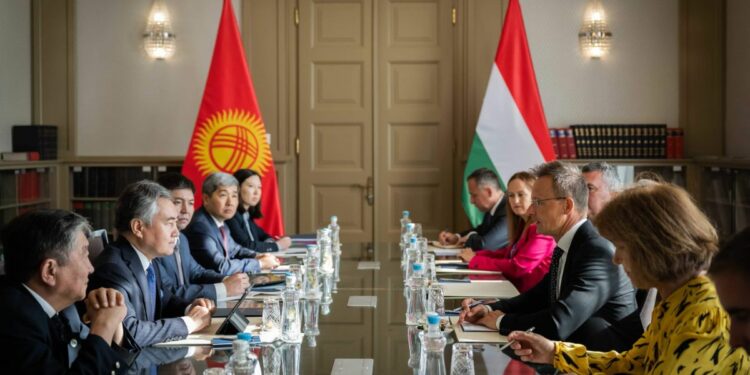 Кыргыз-венгер стратегиялык кеңешинин 3-отуруму болуп өттү