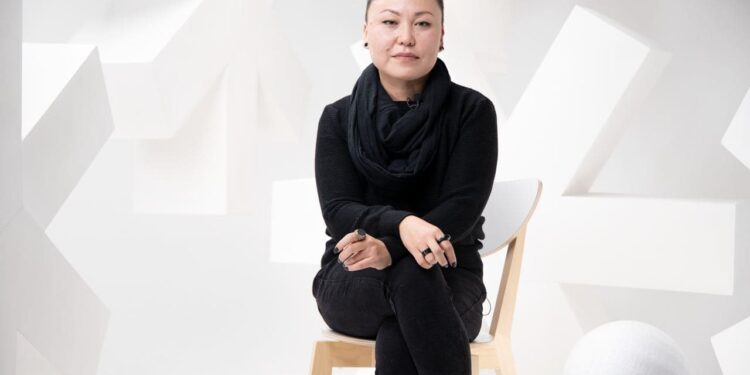 «Кыргызстанда өтө көп бала атасыз өсүп жатат». Алтын Капалова резонанстан кийин үн катты