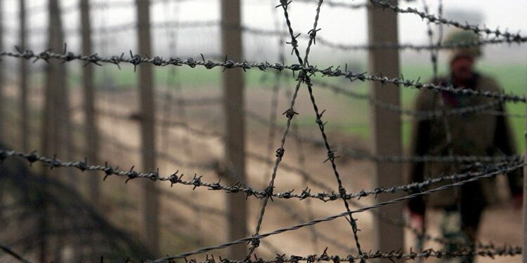 Чек ара кызматы: “Кыргыз-тажик чек арасына чектеш аймактардын тургундары ортосунда чыр-чатак чыкты“