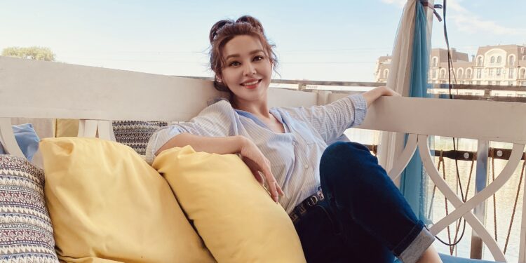 «Апам 2 уулдан кийин кыздуу болгусу келген». Ырчы, актриса Асема бүгүн 37 жашка толду