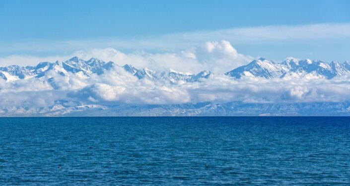 «Кулак, ооз, мурдунан кан агып кетти». Чолпон-Атадагы кыз менен жигиттин өмүрүн алган кырсыктын күбөсү окуя тууралуу айтып берди