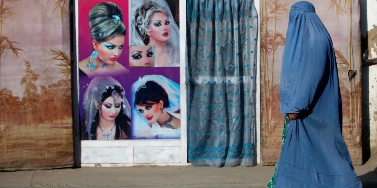 Ооганстанда аялдардын сулуулук салондору бир ай ичинде баары жабылат