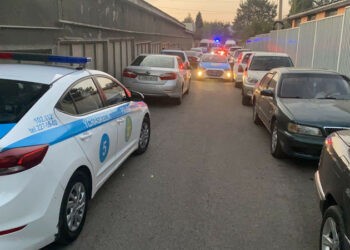 «Кызы терезеден жардам сурап кыйкырып». Казакстанда 29 жаштагы кыргызстандык аял кыздарынын көз алдында жан берди