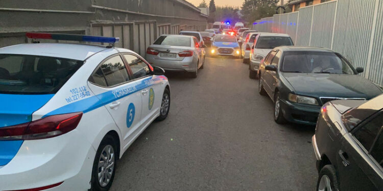 «Кызы терезеден жардам сурап кыйкырып». Казакстанда 29 жаштагы кыргызстандык аял кыздарынын көз алдында жан берди