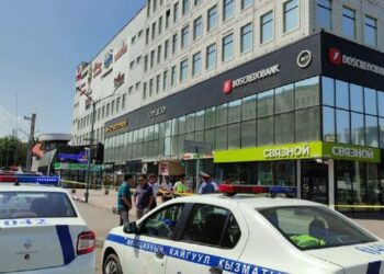 Бишкектеги ГУМ «Чынар» соода борбору курчоого алынды