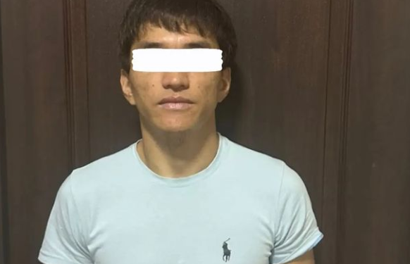 «Общакка беришиң керек». Ошто жигиттин унаасын коркутуп, тартып алышкан