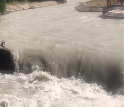 Чүйдө сууга аккан эне-бала. Наристе кечээ табылган жок