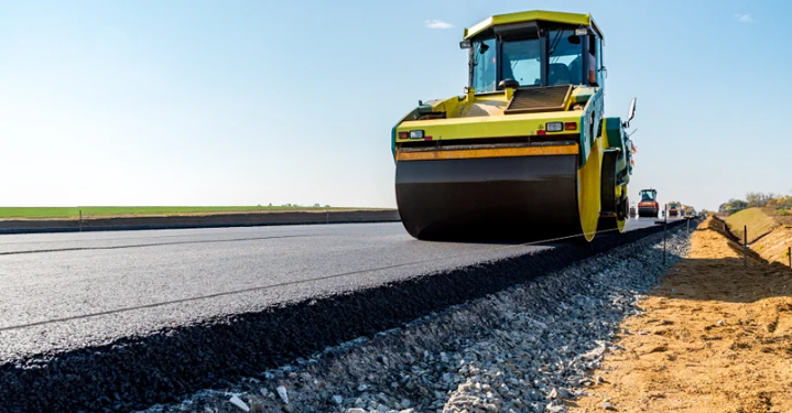 «Келечекте ар бир айылга чейин асфальт басабыз». Садыр Жапаров мындан ары жолдорду мамлекет өзү саларын айтты