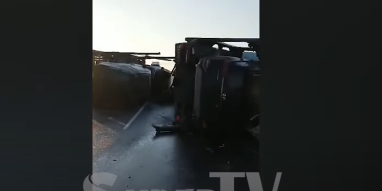 6 унаа жараксыз. Орусияга бет алган дагы бир унаа жүктөгөн трал кырсыкка кабылды