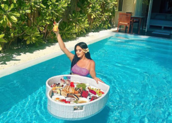 Күндүн ысыгында атактуулар кайсы жерде эс алып жүрүшөт?