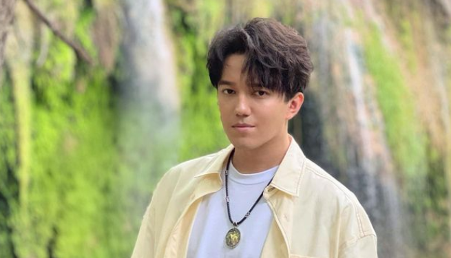 Димаш Кудайберген репертуарын өзгөртүп, күйөрмандарын кубантты (видео)