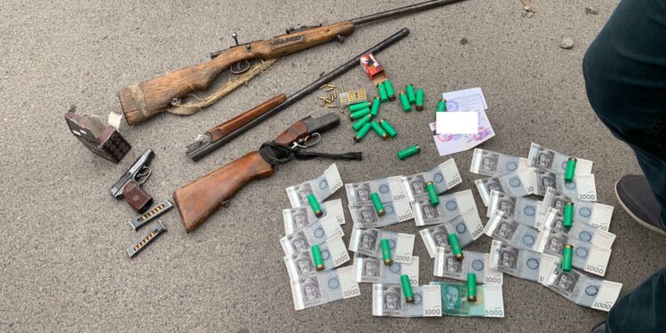 «4 мылтык, 9 граната…» УКМК милициянын майорун кармады