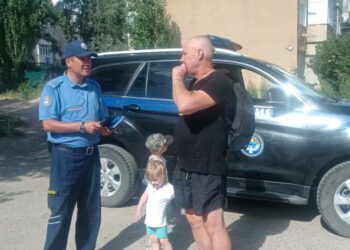 «Милиция дары сатып берип». Ысык-Көлдө турист 2 баласы менен адашып кеткен