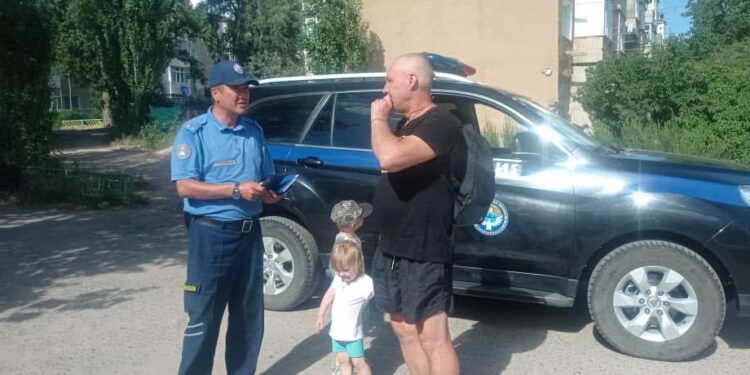 «Милиция дары сатып берип». Ысык-Көлдө турист 2 баласы менен адашып кеткен