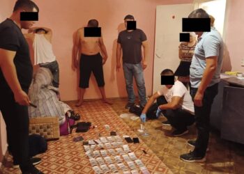 Ноокатта 3 килограммга жакын баңгизат алып жүрүүгө шектелгендер кармалды