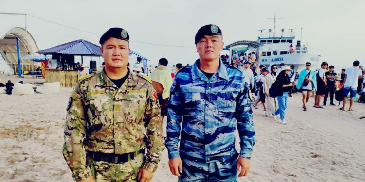 Ысык-Көлдө көлгө чөгүп бара жаткан 18 жаштагы жигит куткарылды