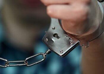 Ысык-Көлдө эс алуучу жайдын ашпозчусу сабалган. Шектүүлөр кармалды