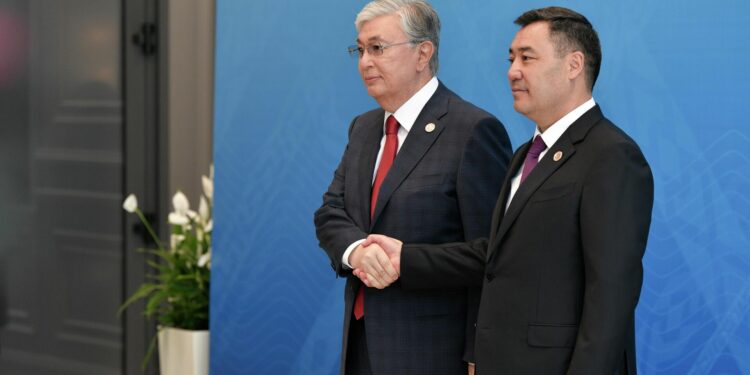 Токаев кыргыз-казак чек арасындагы кырдаалды жөнгө салууну тапшырды