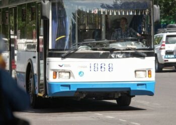 Бишкекте 20-августтан баштап автобус менен троллейбустар накталай акча албайт