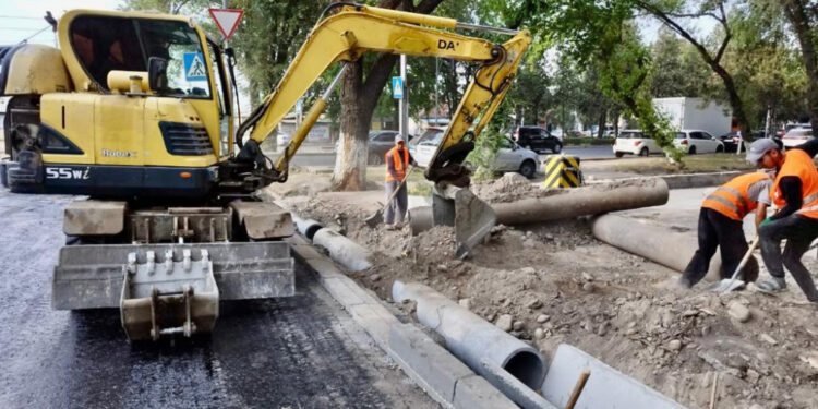 Бишкектеги Бердибаев көчөсү оңдоо иштерине байланыштуу жабылды