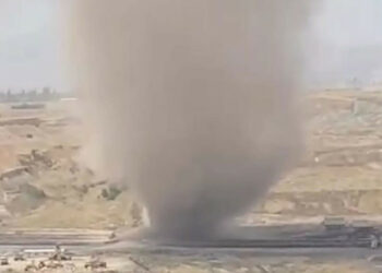 Түркияда болгон куюндун тик учактан тартылган видеосу жарыяланды