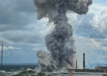 Орусиянын шаарында ири жарылуу болду (видео)