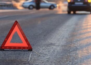 Ошто 7 жаштагы баланы 14 жаштагы өспүрүм атасынын унаасы менен сүзүп кетти